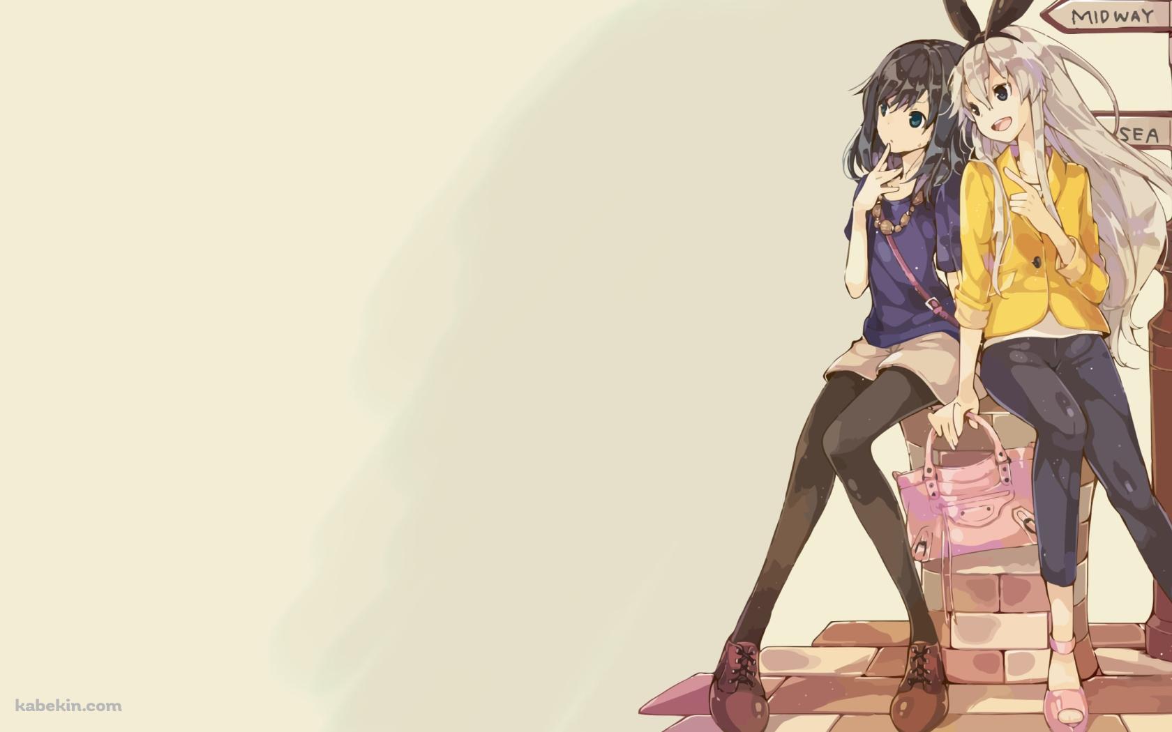 街中でカジュアルな衣装で話し合う島風と朝潮 / 艦隊これくしょんの壁紙(1680px x 1050px) 高画質 PC・デスクトップ用