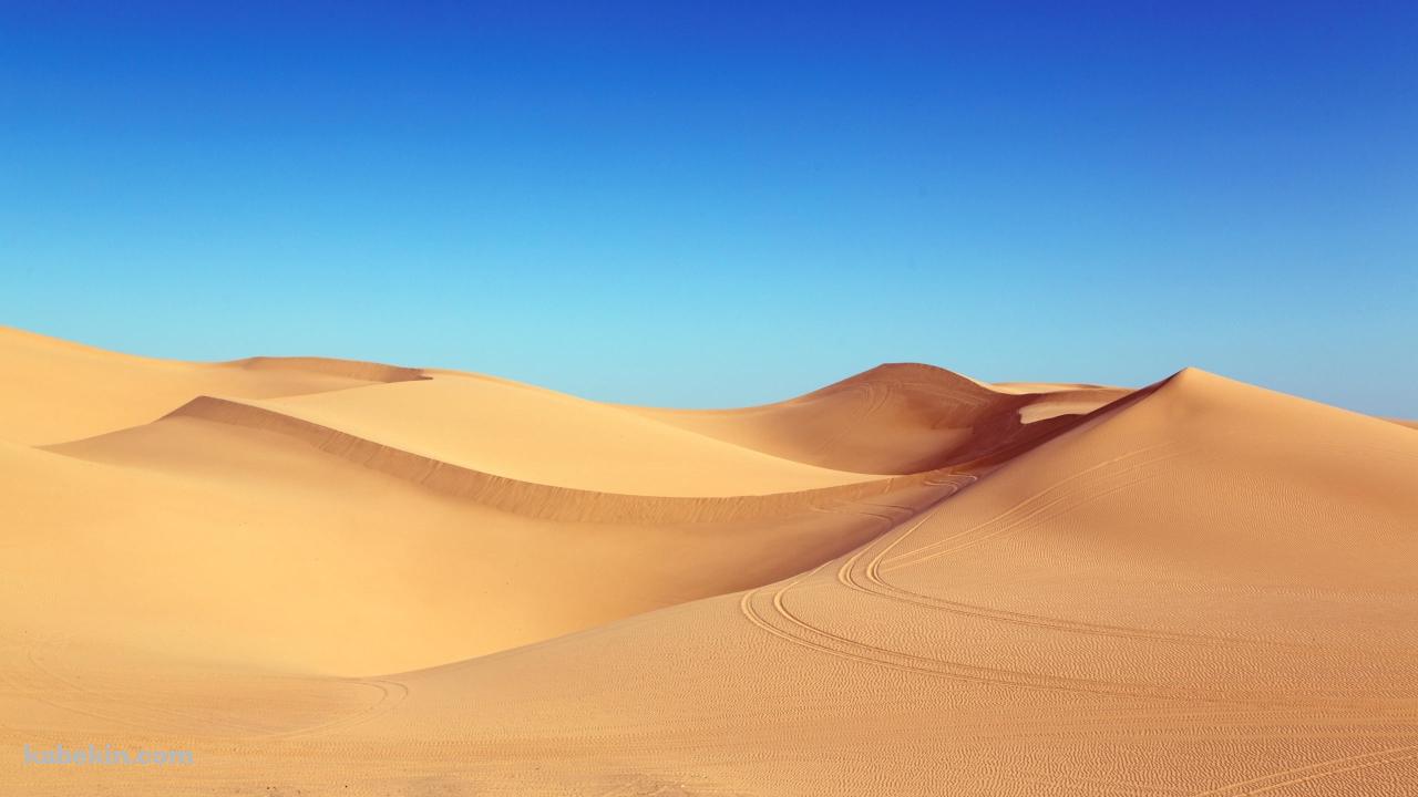 轍の残るサハラ砂漠 4K / Rutted Sahara desert 4Kの壁紙(1280px x 720px) 高画質 PC・デスクトップ用