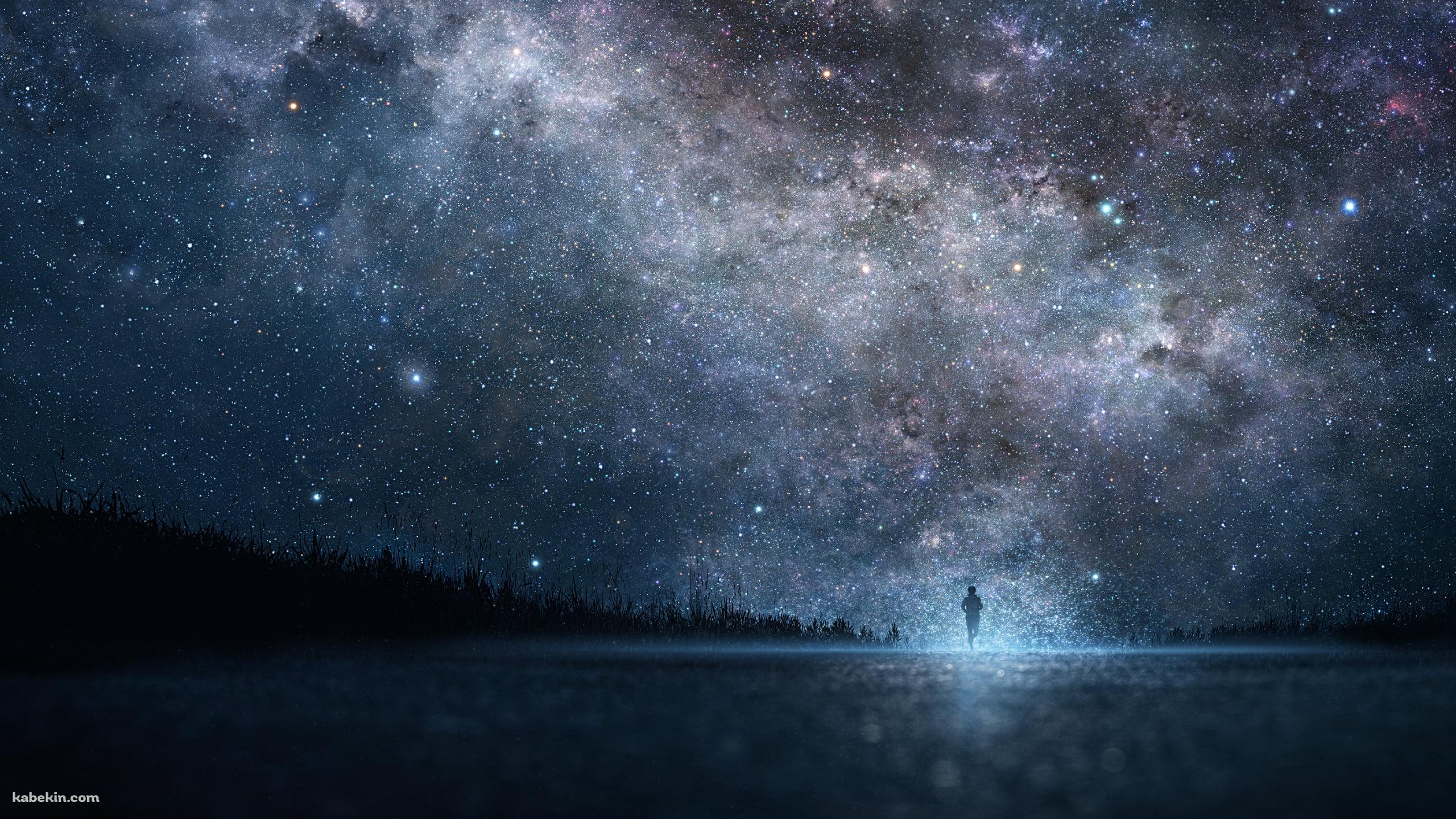 満天の星空の下、ロードワークする男性の壁紙(2560px x 1440px) 高画質 PC・デスクトップ用