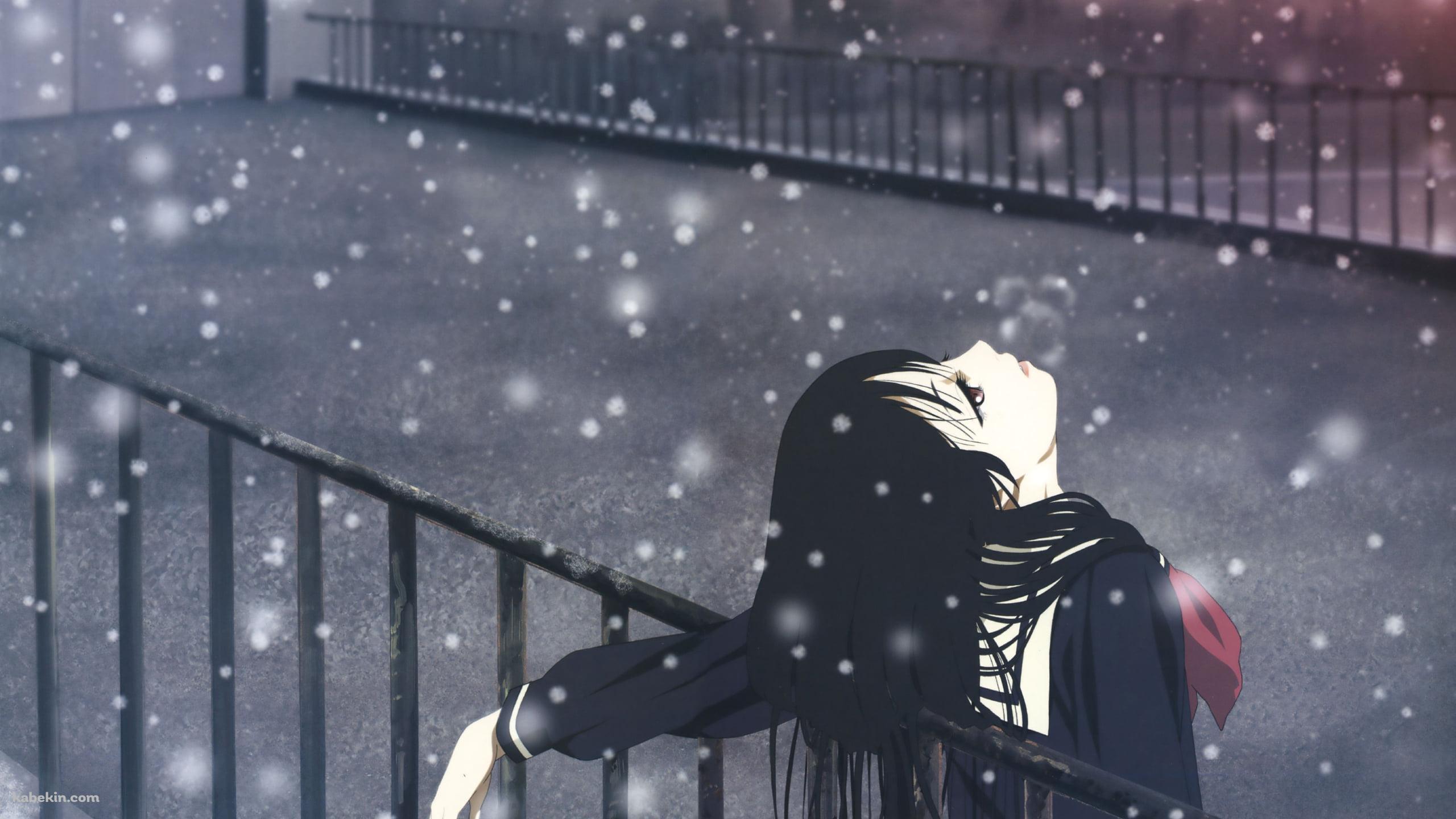 雪が降る屋上で手摺にもたれて上を見上げる閻魔あい / 地獄少女の壁紙(2560px x 1440px) 高画質 PC・デスクトップ用
