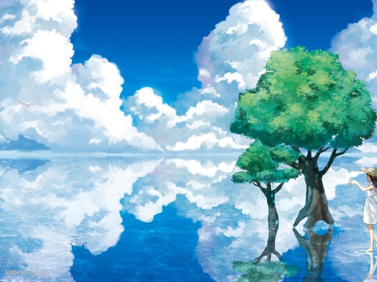 湖の上に立つ少女 / 水面に反射する空と緑の大木の壁紙(1440px x 1080px) 高画質 PC・デスクトップ用