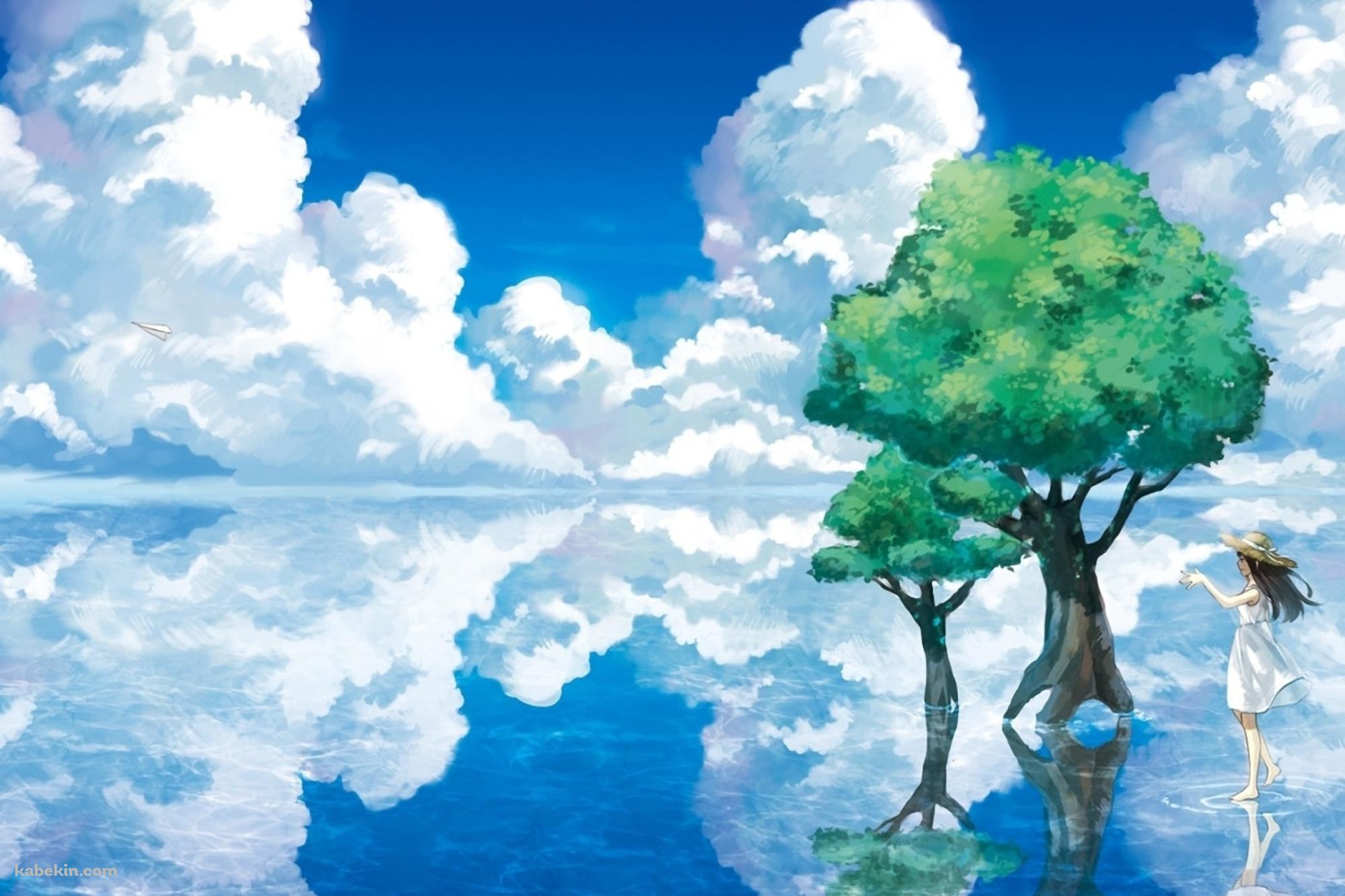 湖の上に立つ少女 / 水面に反射する空と緑の大木の壁紙(2000px x 1333px) 高画質 PC・デスクトップ用