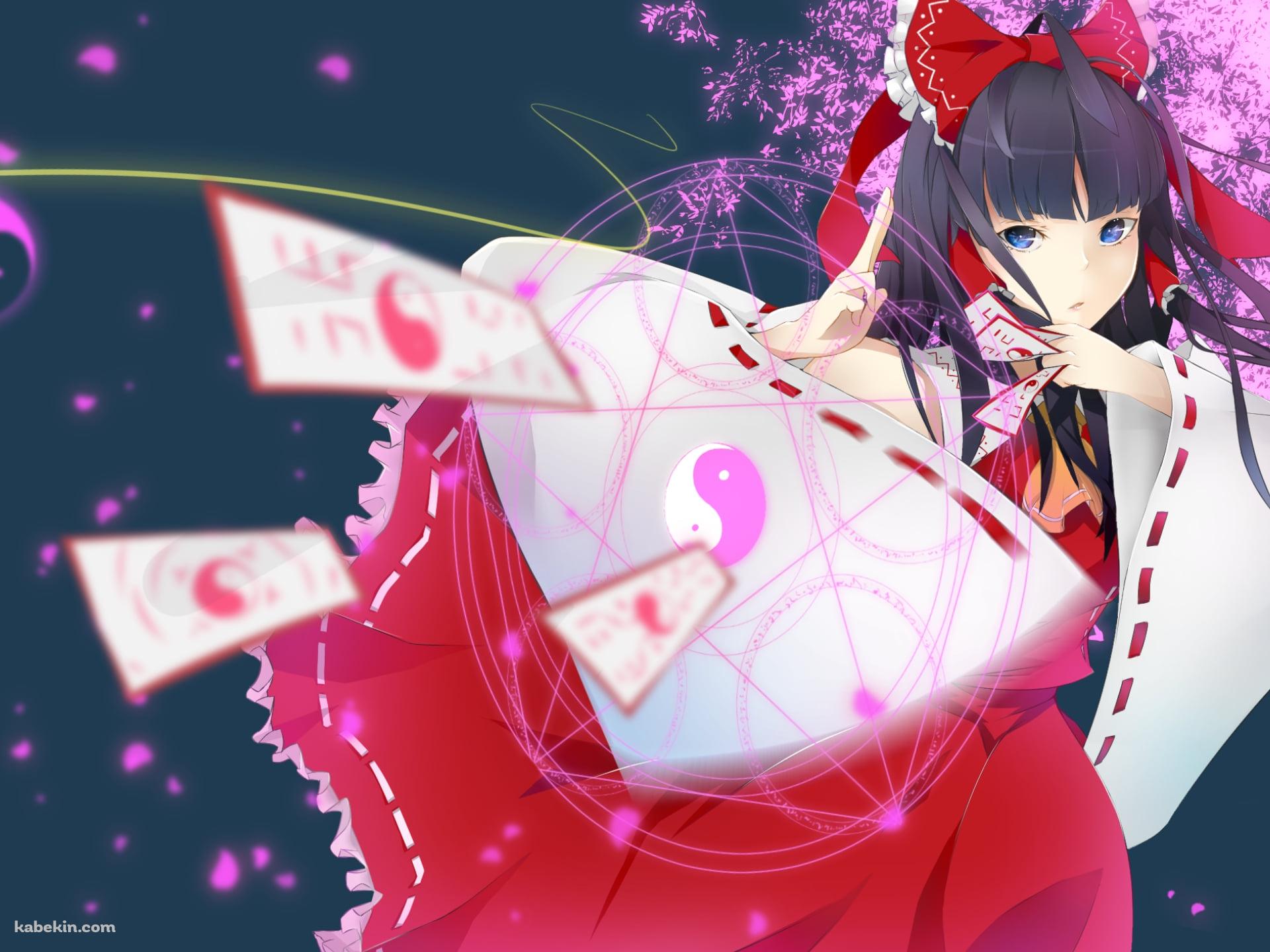 ピンクに光る桜とお札を投げる博麗霊夢 / 東方の壁紙(1920px x 1440px) 高画質 PC・デスクトップ用