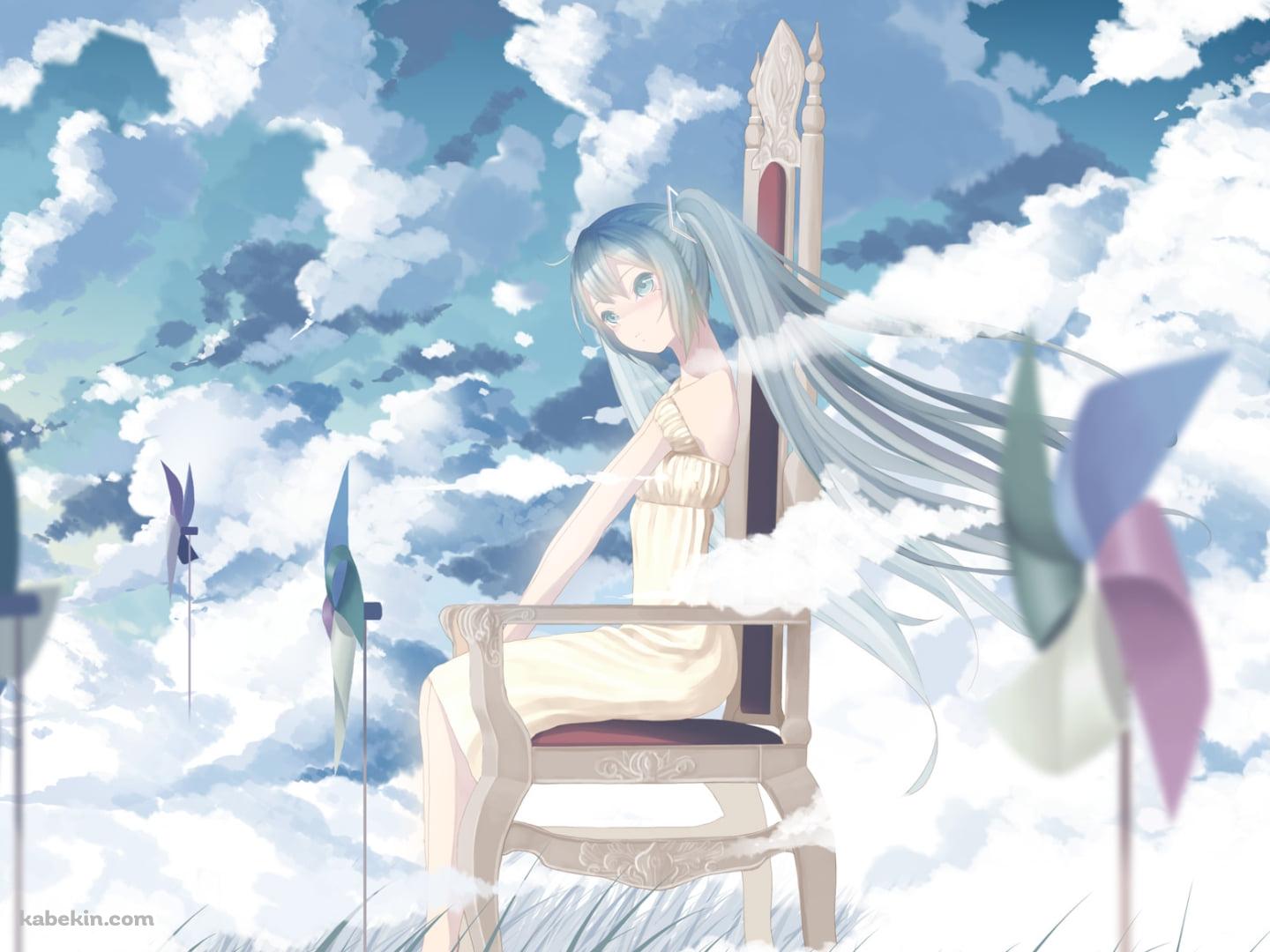 青空の下、椅子に腰かける初音ミク / 無数の風車の壁紙(1440px x 1080px) 高画質 PC・デスクトップ用