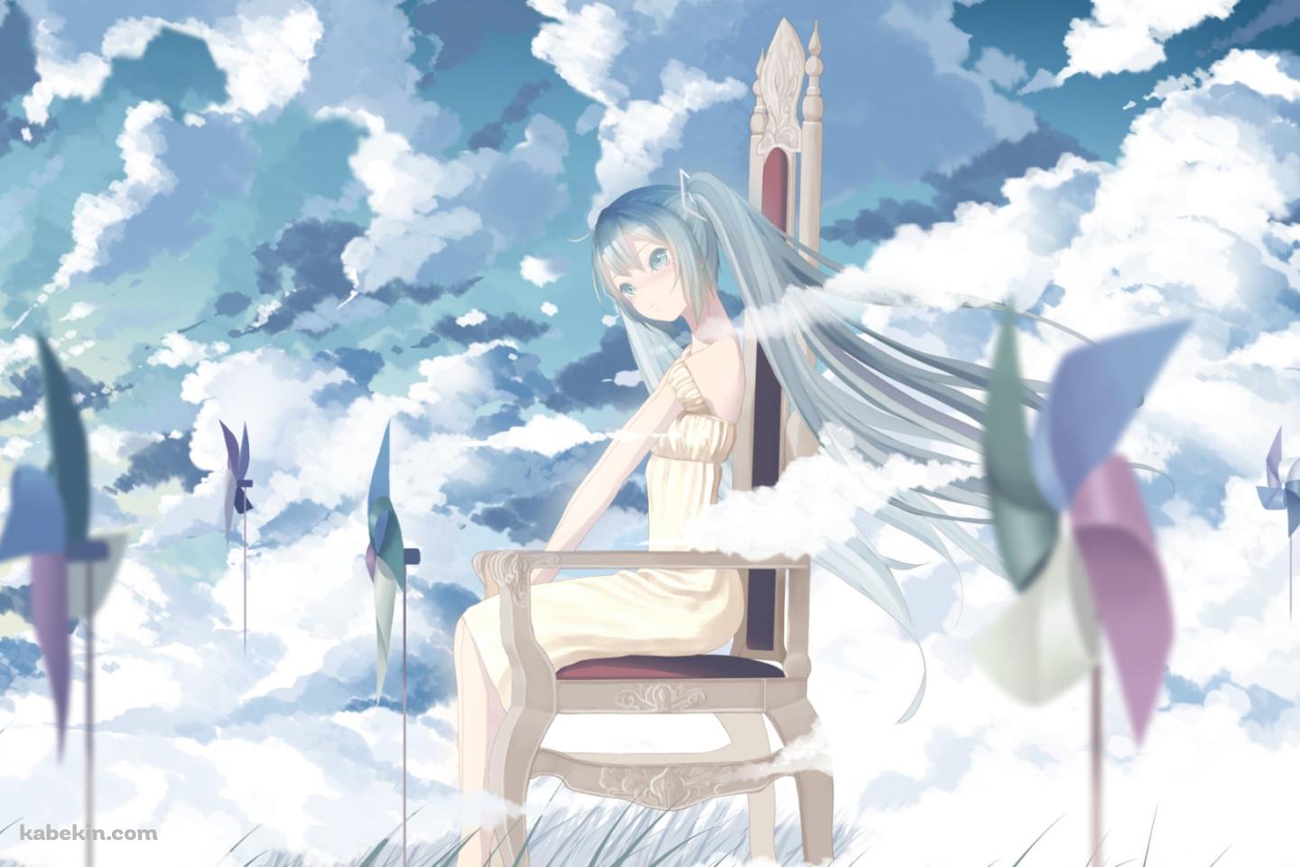 青空の下、椅子に腰かける初音ミク / 無数の風車の壁紙(1440px x 960px) 高画質 PC・デスクトップ用