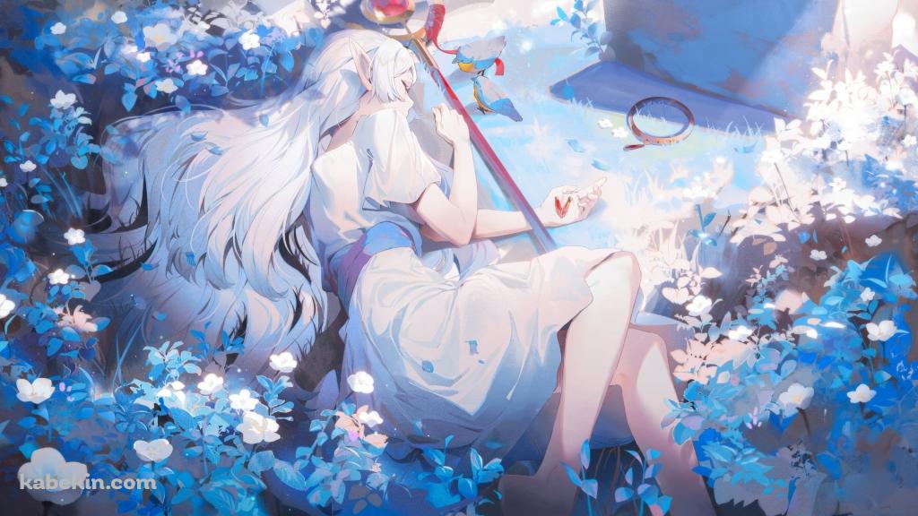 蒼月草に囲まれて寝るフリーレン / 綺麗 / 葬送のフリーレンの壁紙(1024px x 576px) 高画質 PC・デスクトップ用