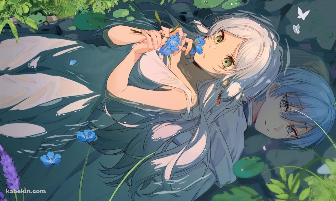 蒼月草を持つフリーレンと川に映るヒンメル / 葬送のフリーレンの壁紙(1280px x 768px) 高画質 PC・デスクトップ用