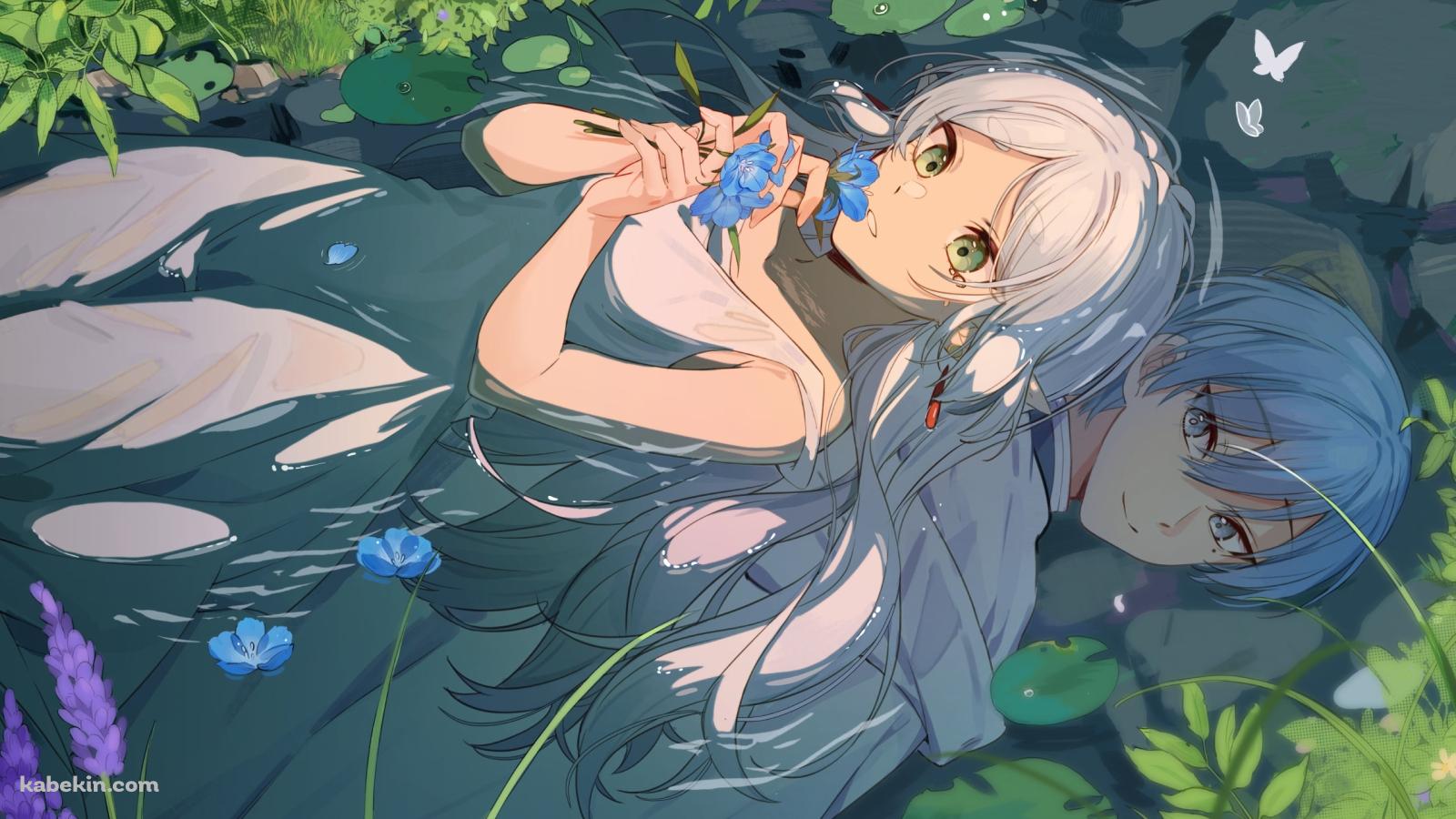 蒼月草を持つフリーレンと川に映るヒンメル / 葬送のフリーレンの壁紙(1600px x 900px) 高画質 PC・デスクトップ用