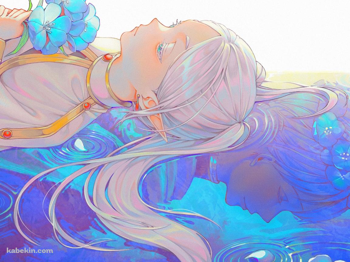 蒼月草を持ち水の上に寝そべる綺麗なフリーレン / 葬送のフリーレンの壁紙(1152px x 864px) 高画質 PC・デスクトップ用