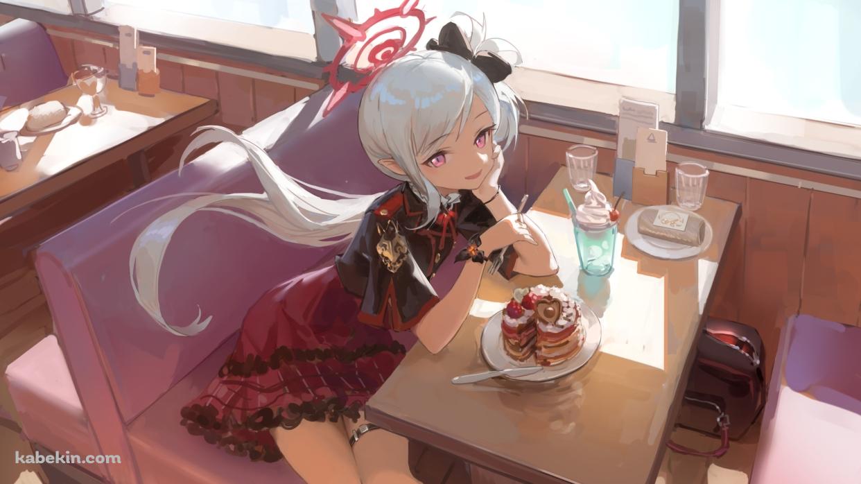 ファミレスでケーキを食べる浅黄ムツキ / ブルーアーカイブの壁紙(1242px x 698px) 高画質 PC・デスクトップ用