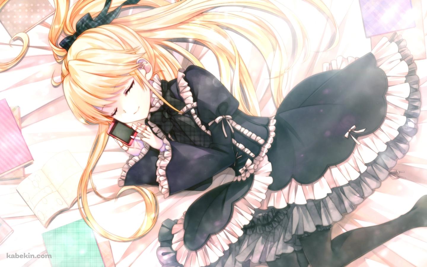 黒いドレスを着てベッドに寝るジェシカ・フランソワ・マグリット / 願いの欠片と白銀の契約者の壁紙(1440px x 900px) 高画質 PC・デスクトップ用