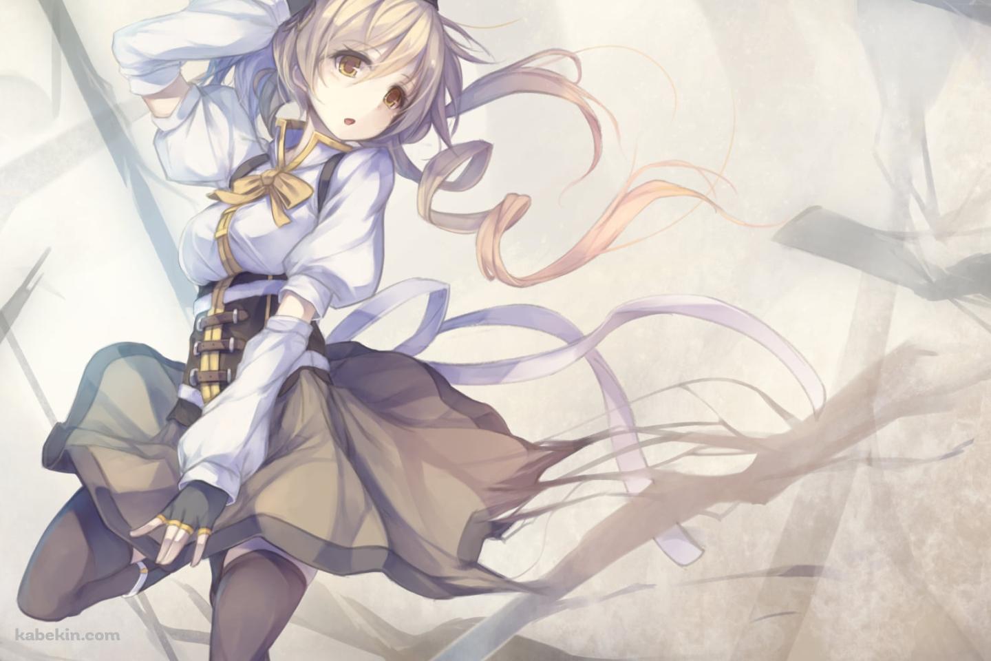 帽子を抑える巴マミ / 魔法少女まどか☆マギカの壁紙(1440px x 960px) 高画質 PC・デスクトップ用