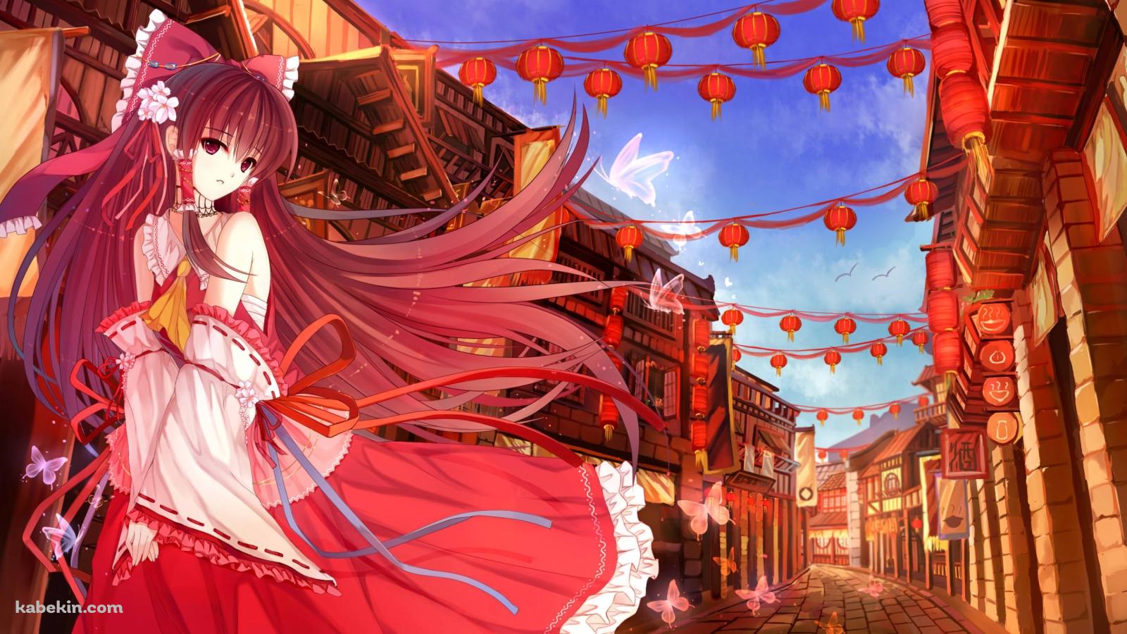 赤い色に染まる街と後ろ手を組む博麗霊夢 / 東方の壁紙(1600px x 900px) 高画質 PC・デスクトップ用