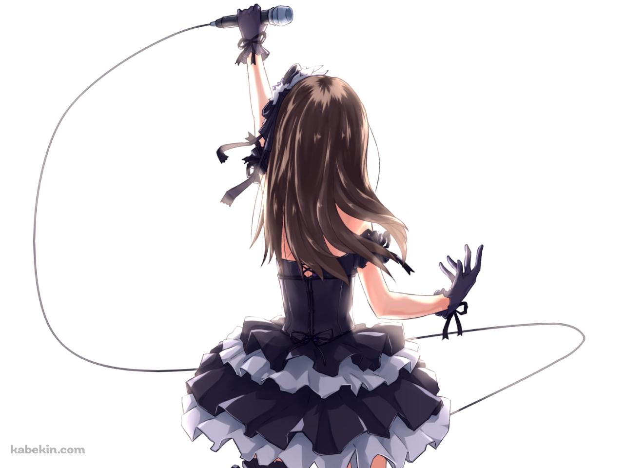 マイクを上に掲げる黒いドレスを着た渋谷凛の後ろ姿 / アイドルマスターシンデレラガールズの壁紙(1280px x 960px) 高画質 PC・デスクトップ用