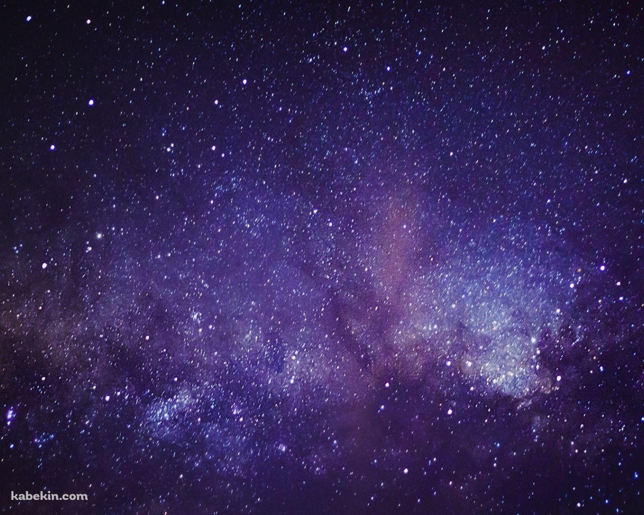 濃淡のある紫の宇宙 / 細かい星 / 綺麗の壁紙(1280px x 1024px) 高画質 PC・デスクトップ用