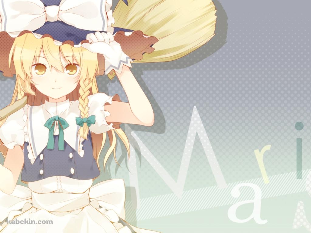 ホウキを担ぎ帽子に手をかける霧雨魔理沙 / 東方の壁紙(1024px x 768px) 高画質 PC・デスクトップ用