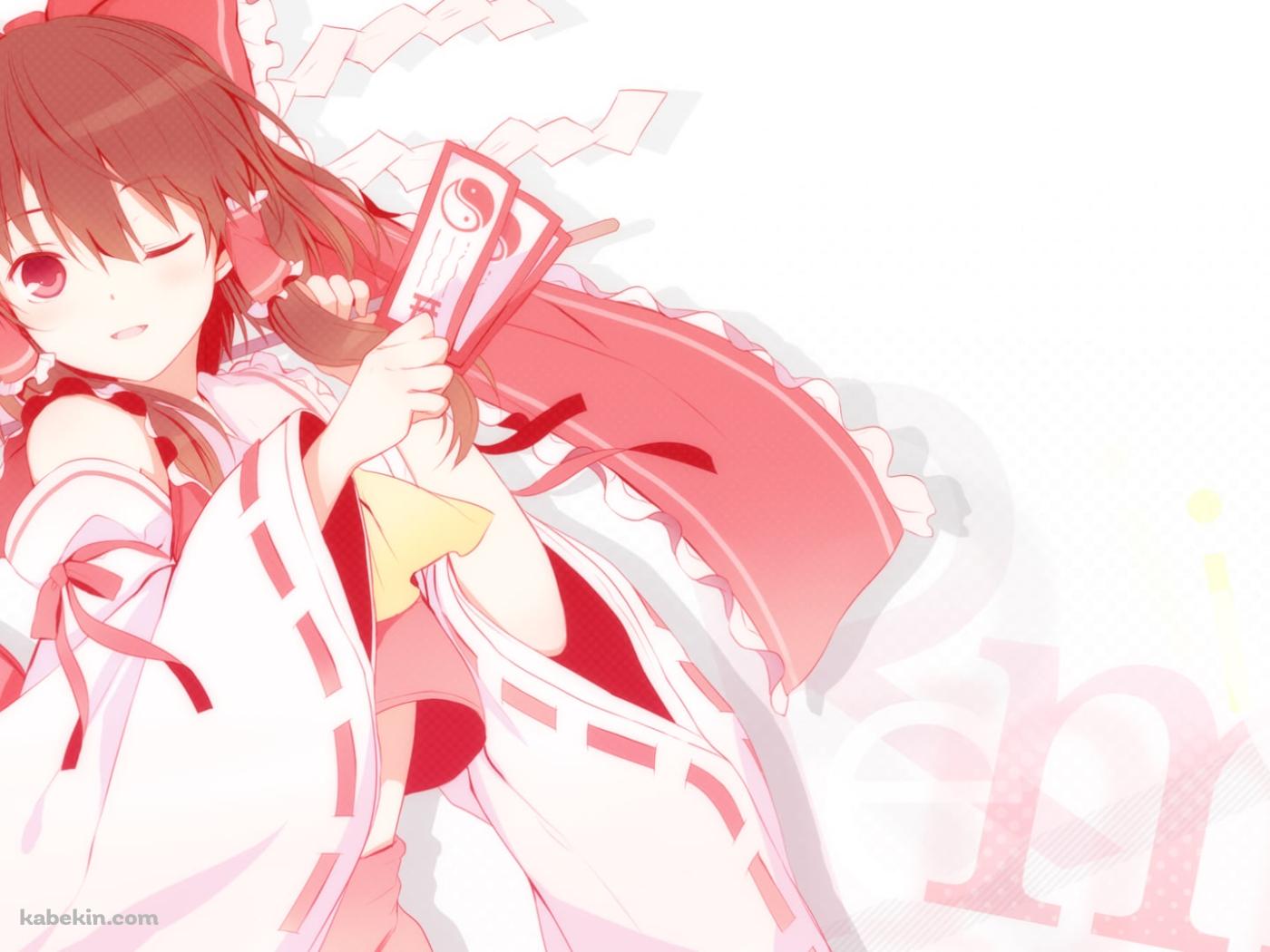 お札を持ちウィンクする可愛い博麗霊夢 / 東方の壁紙(1400px x 1050px) 高画質 PC・デスクトップ用