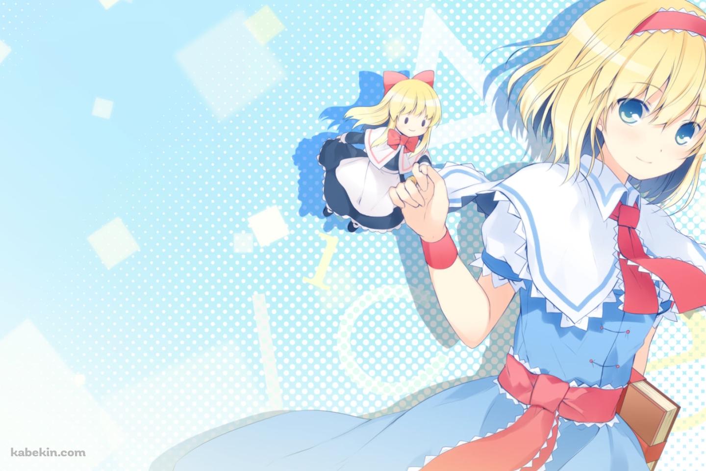茶色いカバーの本を持つアリス・マーガトロイド / 東方の壁紙(1440px x 960px) 高画質 PC・デスクトップ用