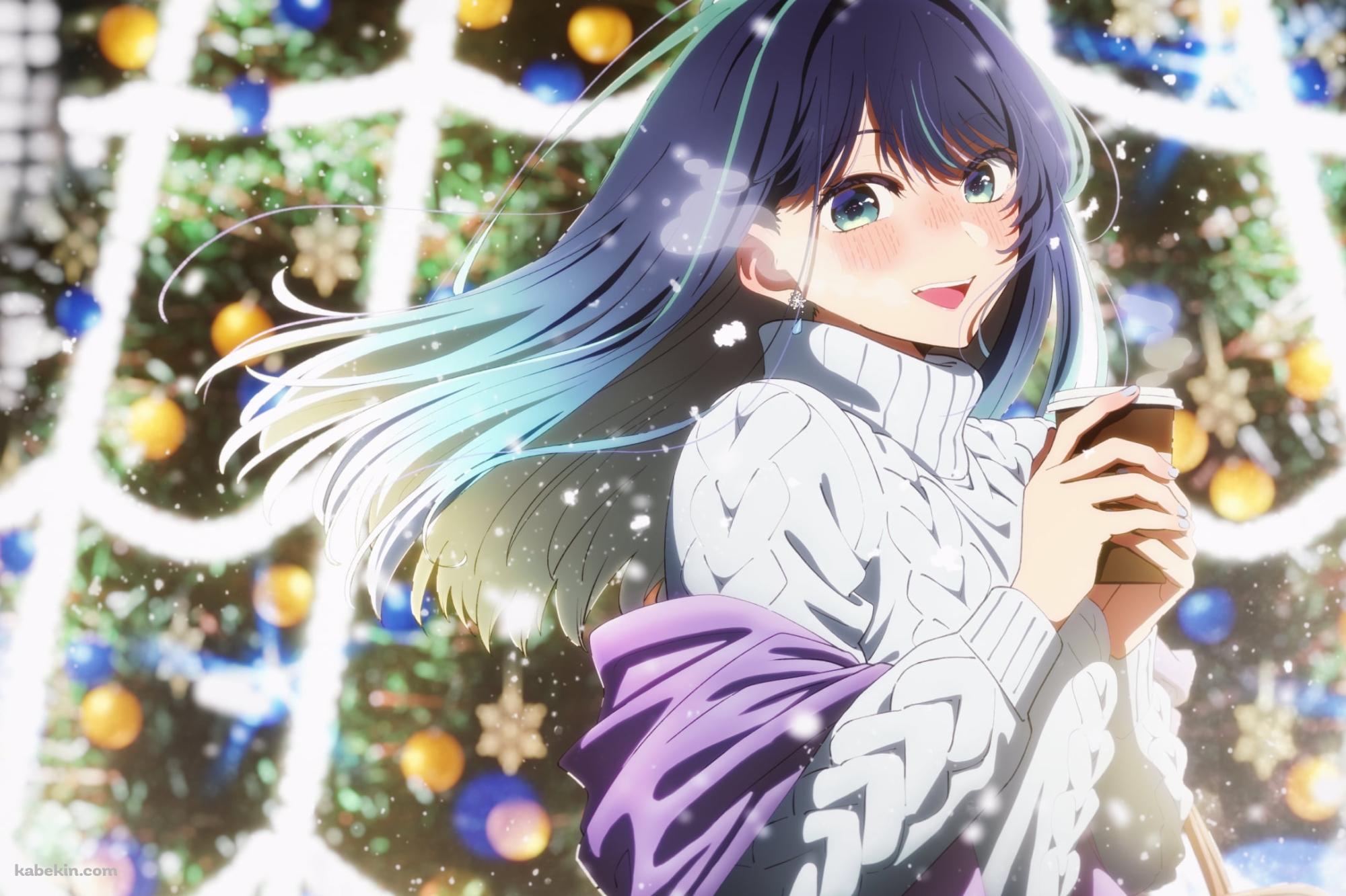 クリスマスツリーの前でホットコーヒーを持つ黒川あかね / 推しの子の壁紙(2000px x 1333px) 高画質 PC・デスクトップ用