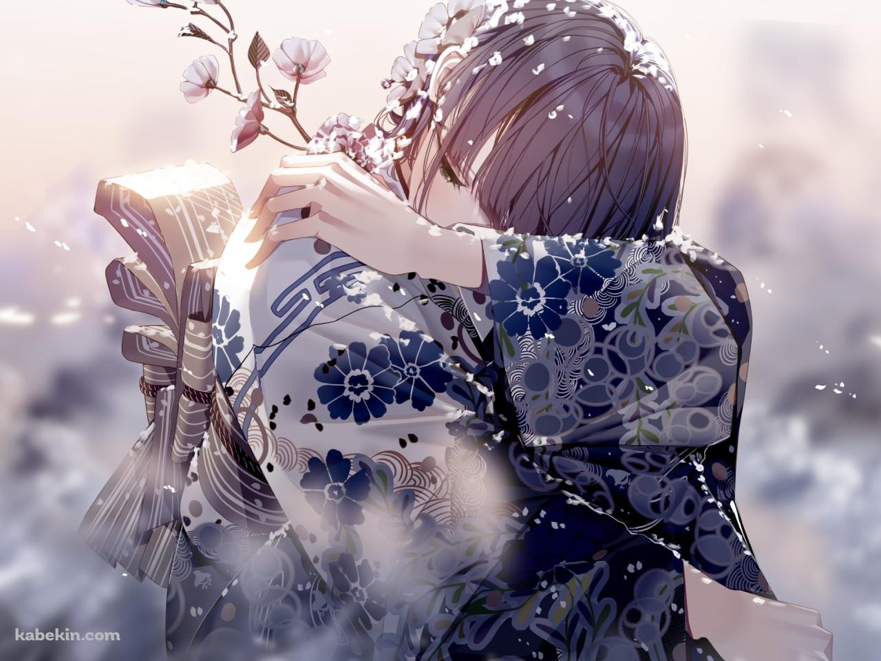 花を持ちうずくまる着物を着た女性の壁紙(1280px x 960px) 高画質 PC・デスクトップ用