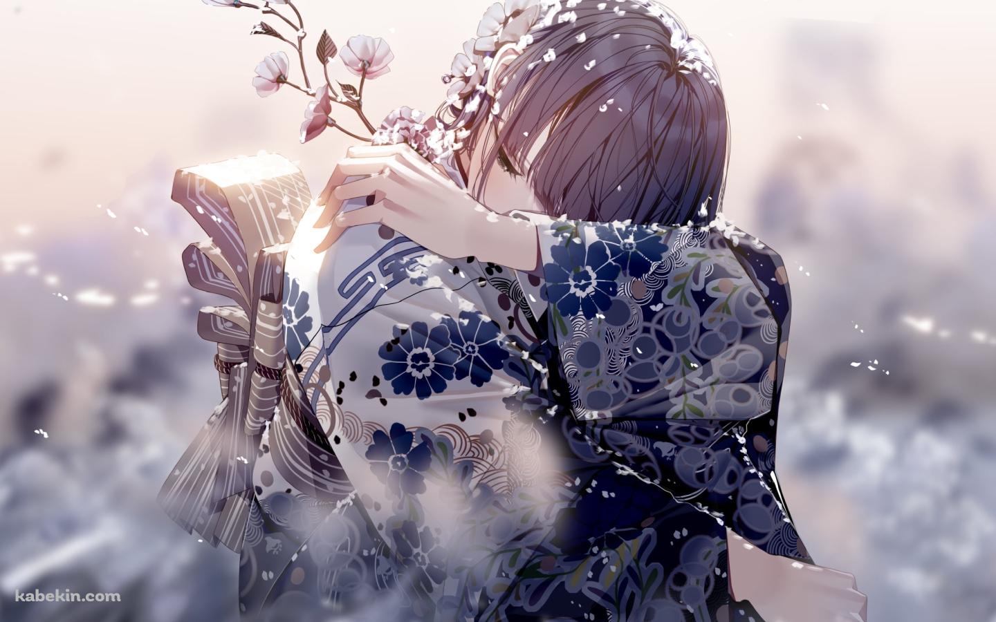 花を持ちうずくまる着物を着た女性の壁紙(1440px x 900px) 高画質 PC・デスクトップ用