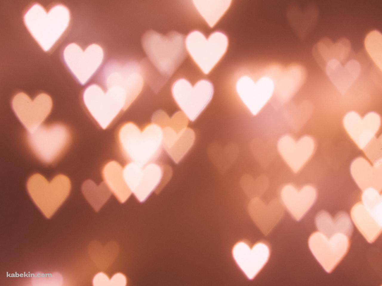 乱反射するピンクのハートの壁紙(1280px x 960px) 高画質 PC・デスクトップ用