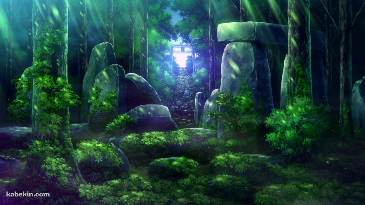緑に覆われた森と遠くに見える鳥居 / 蛍火の杜への壁紙(1280px x 720px) 高画質 PC・デスクトップ用