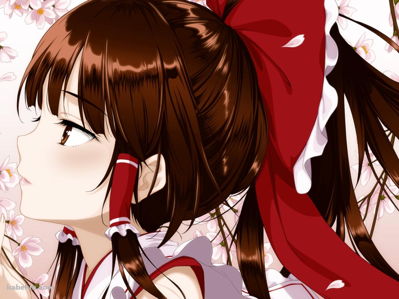 桜の花を愛でる博麗霊夢 / 東方の壁紙(1280px x 960px) 高画質 PC・デスクトップ用