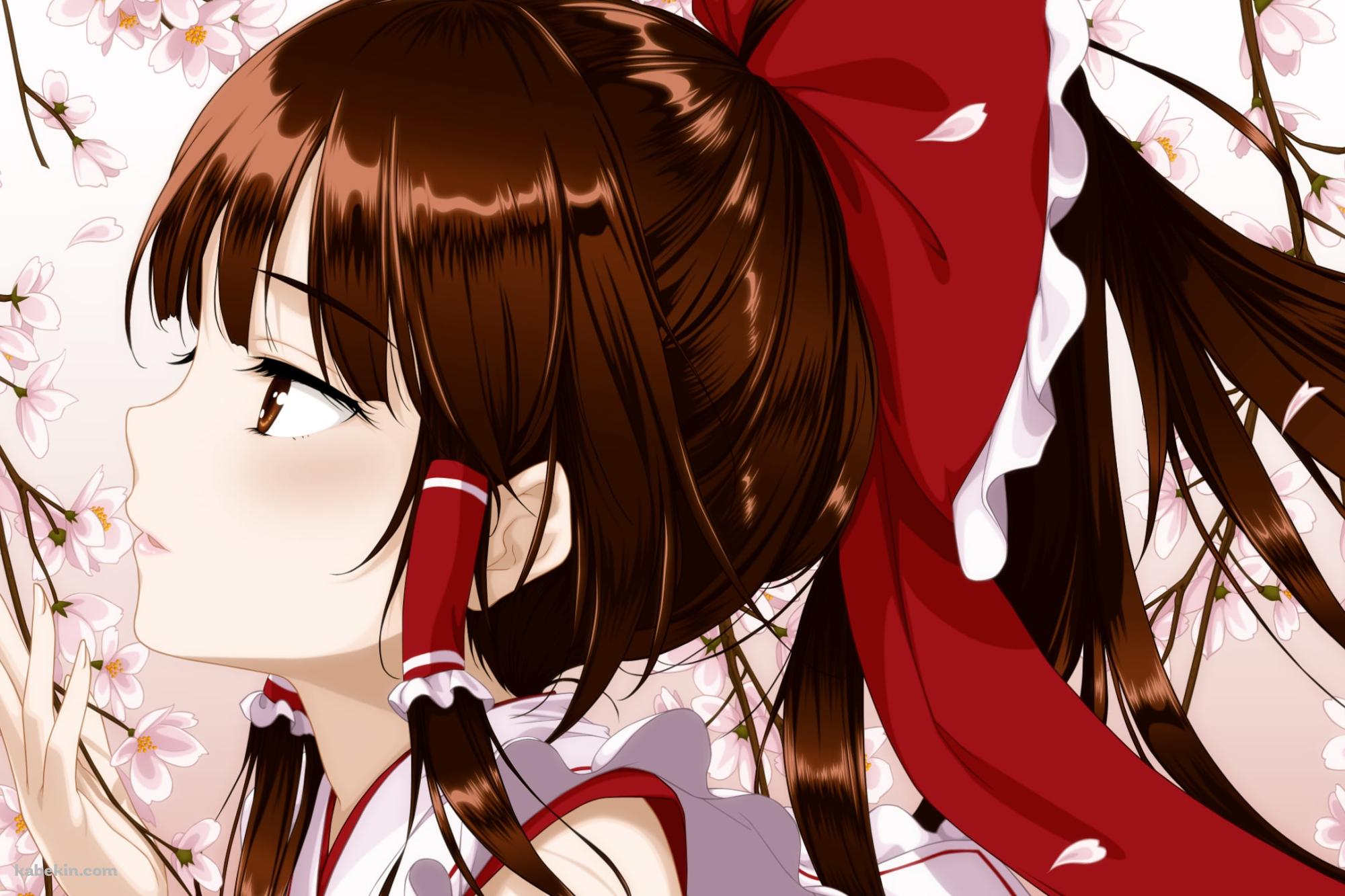 桜の花を愛でる博麗霊夢 / 東方の壁紙(2000px x 1333px) 高画質 PC・デスクトップ用