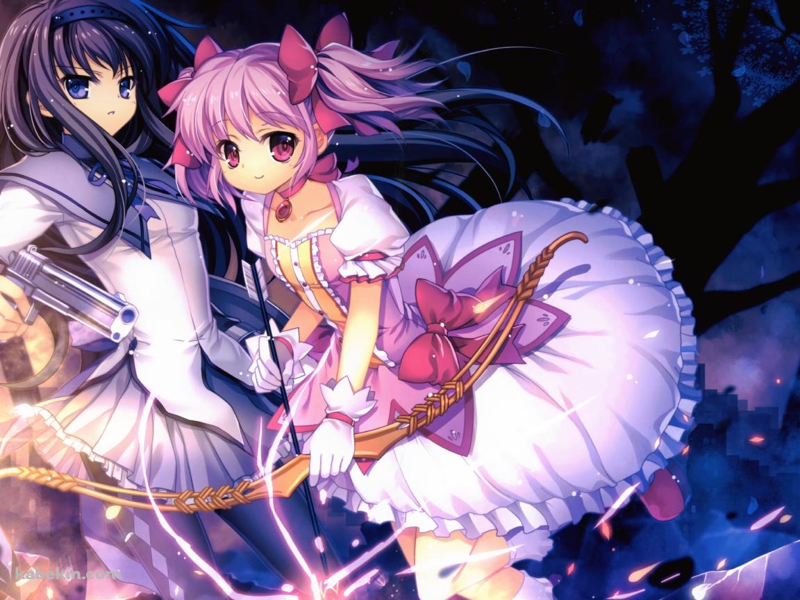 武器をもってかまえる暁美ほむらと鹿目まどか / 魔法少女まどか☆マギカの壁紙(1152px x 864px) 高画質 PC・デスクトップ用
