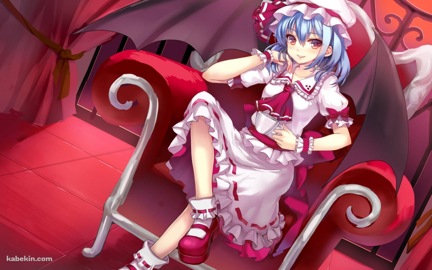 赤い椅子に座り微笑むレミリア・スカーレット / 東方の壁紙(1440px x 900px) 高画質 PC・デスクトップ用