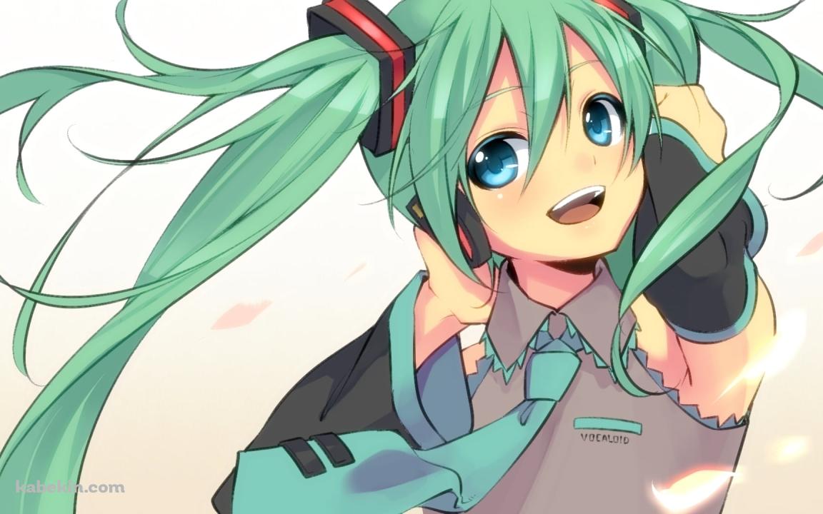 ヘッドフォンに手をかける笑顔の初音ミク / 桜の花びら / ボーカロイドの壁紙(1152px x 720px) 高画質 PC・デスクトップ用