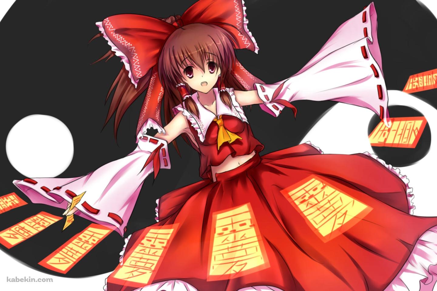 黄色いお札と博麗霊夢 / 陰陽 / 東方の壁紙(1440px x 960px) 高画質 PC・デスクトップ用