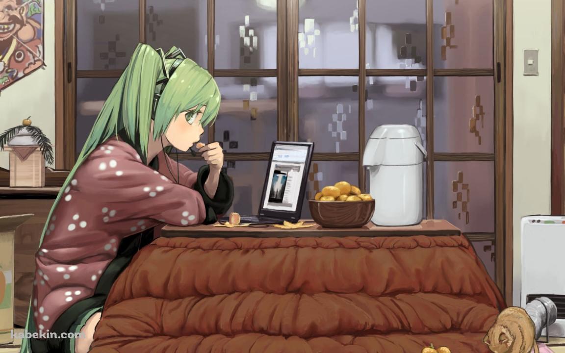 コタツに入ってミカンを食べる初音ミク / ボーカロイドの壁紙(1152px x 720px) 高画質 PC・デスクトップ用