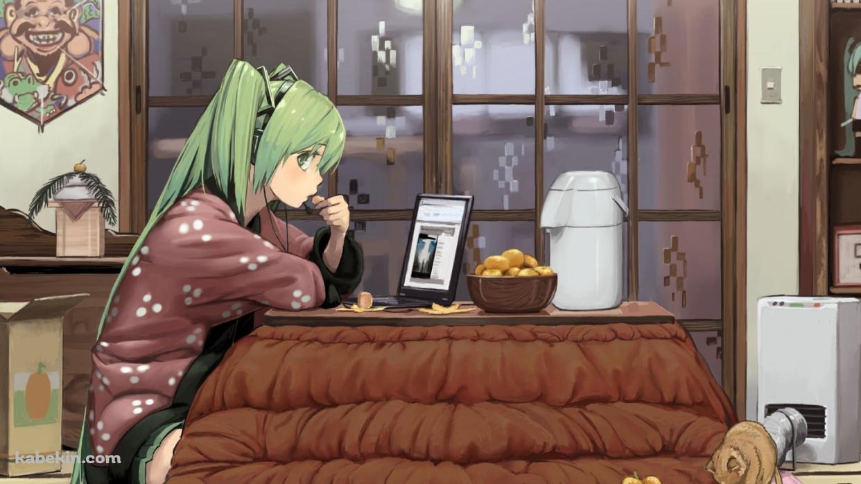 コタツに入ってミカンを食べる初音ミク / ボーカロイドの壁紙(1242px x 698px) 高画質 PC・デスクトップ用