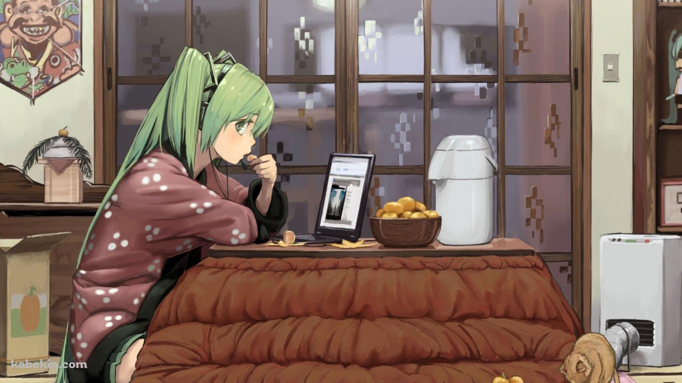 コタツに入ってミカンを食べる初音ミク / ボーカロイドの壁紙(1366px x 768px) 高画質 PC・デスクトップ用