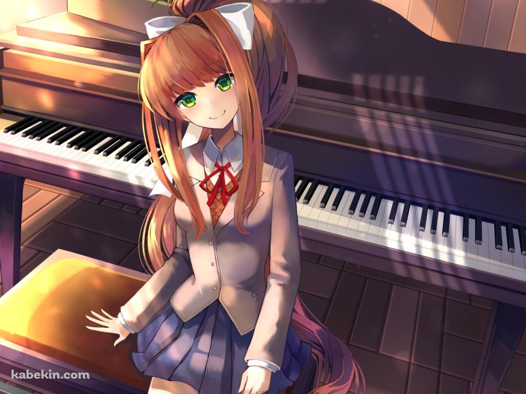 ピアノの椅子に座り微笑むモニカ / ドキドキ文芸部!の壁紙(1024px x 768px) 高画質 PC・デスクトップ用