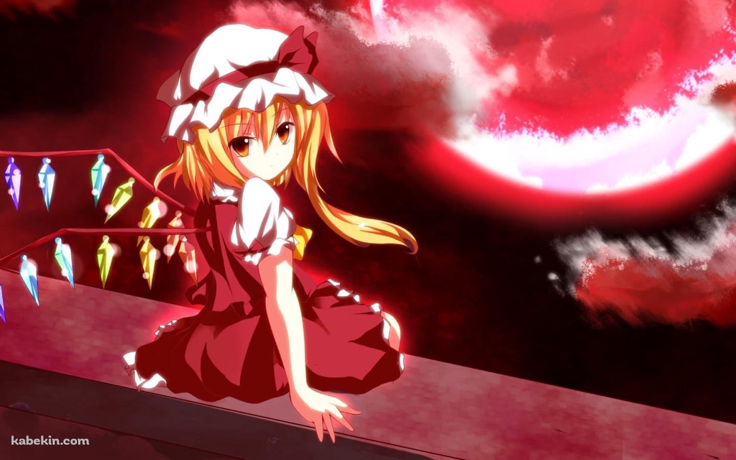 赤い月と壁に座るフランドール・スカーレット / 東方の壁紙(1440px x 900px) 高画質 PC・デスクトップ用
