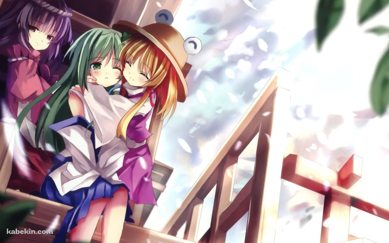 境内でじゃれあう東風谷早苗、洩矢諏訪子、八坂神奈子 / 東方の壁紙(1280px x 800px) 高画質 PC・デスクトップ用