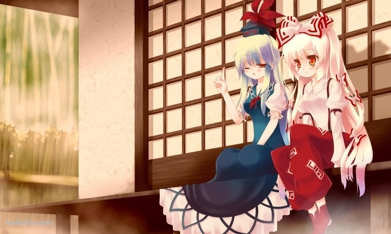 縁側で並んで座る藤原妹紅と上白沢慧音 / 東方の壁紙(1280px x 768px) 高画質 PC・デスクトップ用