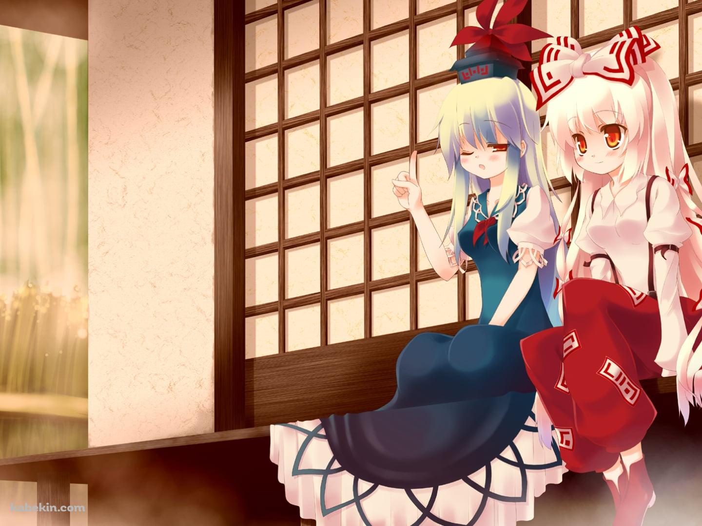 縁側で並んで座る藤原妹紅と上白沢慧音 / 東方の壁紙(1440px x 1080px) 高画質 PC・デスクトップ用