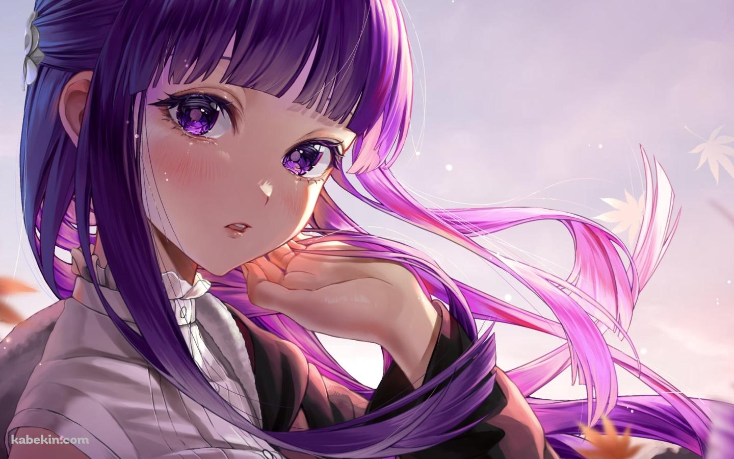 紅葉とこちらを見つめる可愛いフェルン / 葬送のフリーレンの壁紙(1440px x 900px) 高画質 PC・デスクトップ用