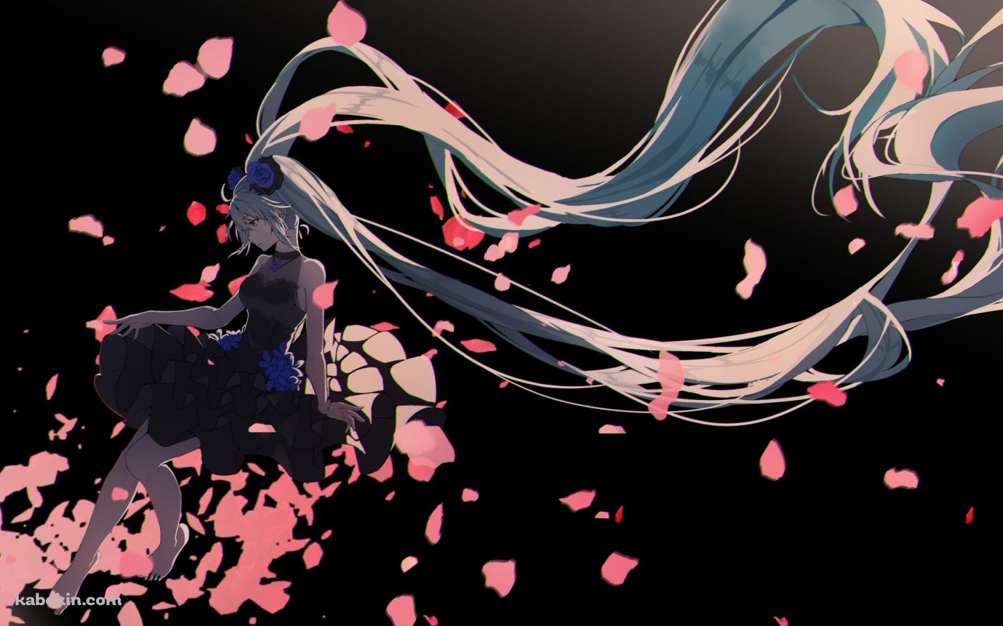 ピンクの花びらと黒いドレスを着た初音ミク / ボカロの壁紙(1440px x 900px) 高画質 PC・デスクトップ用
