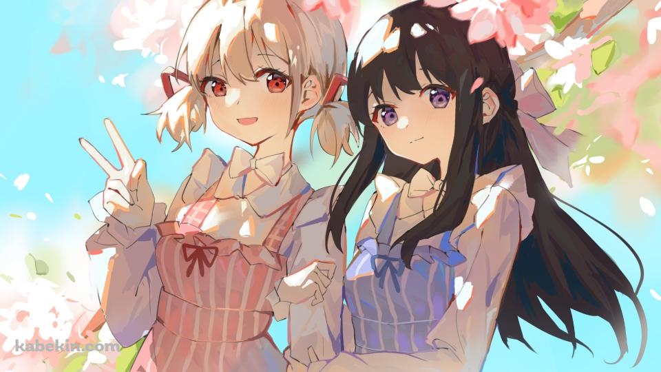桜の花と腕を組む錦木千束と井ノ上たきな / リコリス・リコイルの壁紙(960px x 540px) 高画質 PC・デスクトップ用