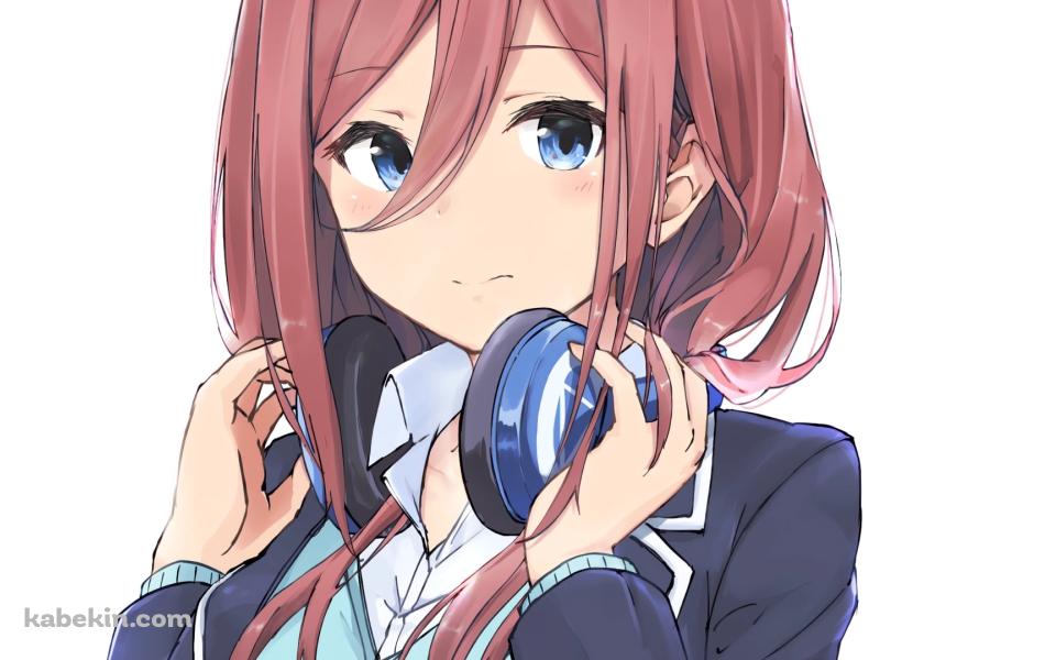 青いヘッドフォンに手をかける中野三玖 / 五等分の花嫁の壁紙(960px x 600px) 高画質 PC・デスクトップ用