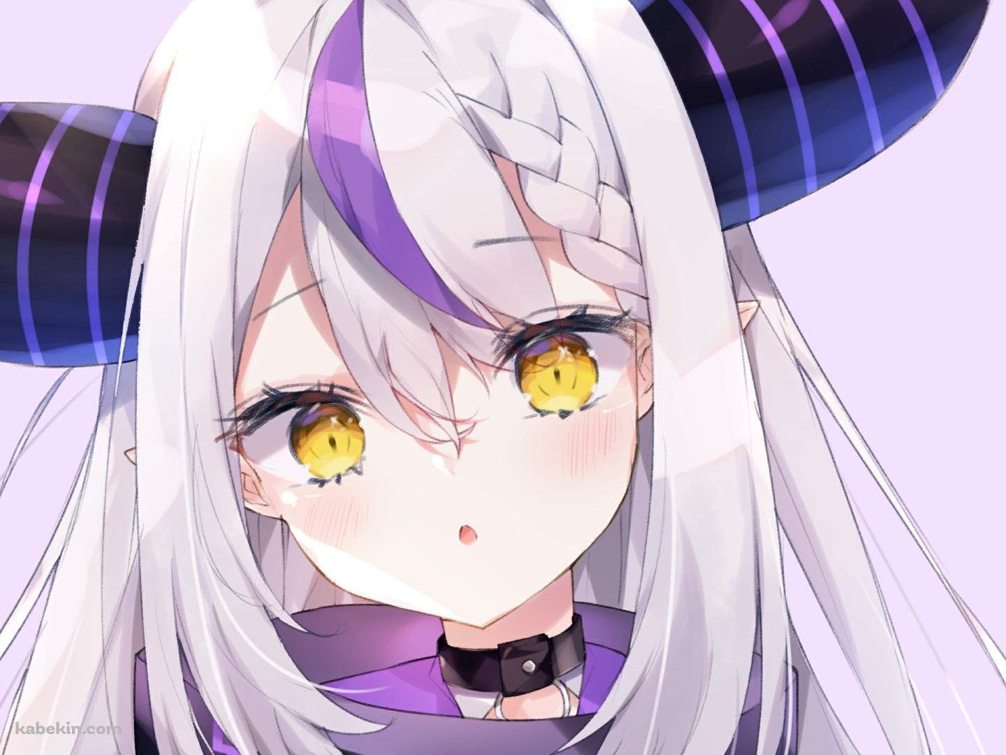 黄色い瞳でこちらを見つめるラプラス・ダークネス / La+ Darkness / ホロライブ / バーチャルYouTuber / Vtuberの壁紙(1440px x 1080px) 高画質 PC・デスクトップ用