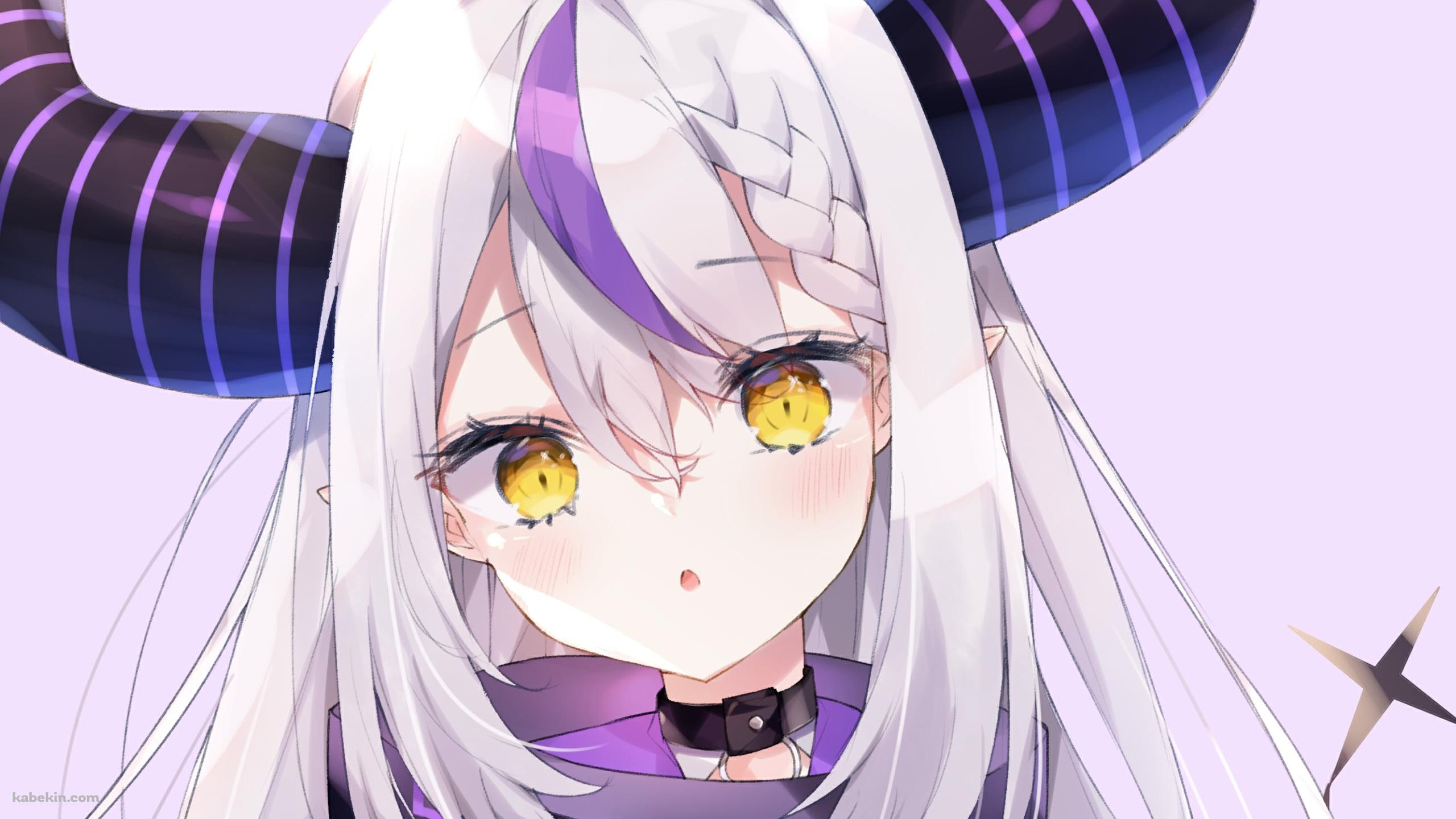 黄色い瞳でこちらを見つめるラプラス・ダークネス / La+ Darkness / ホロライブ / バーチャルYouTuber / Vtuberの壁紙(2560px x 1440px) 高画質 PC・デスクトップ用