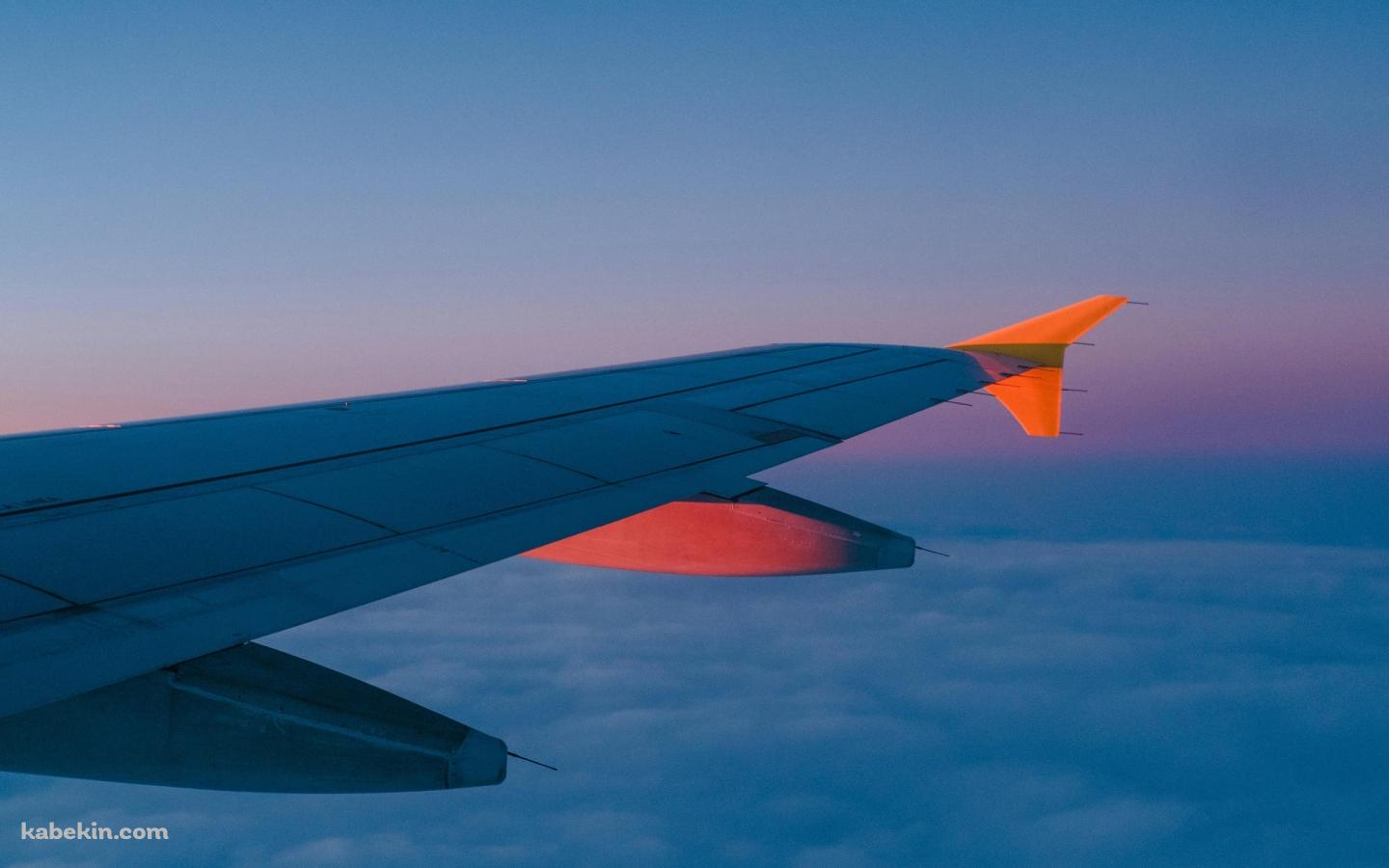 朝日に染まる飛行機の翼の壁紙(1440px x 900px) 高画質 PC・デスクトップ用