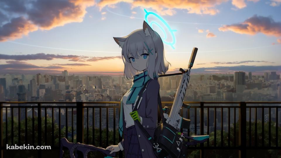 銃を持ってこちらを見つめる砂狼シロコ / ブルーアーカイブの壁紙(960px x 540px) 高画質 PC・デスクトップ用