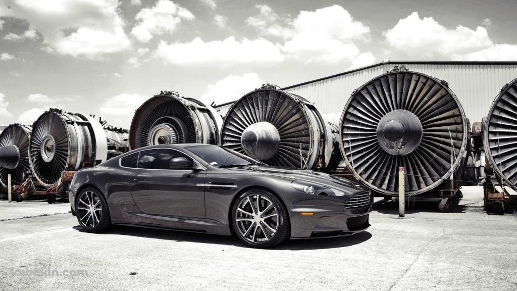 停車中の黒いアストンマーチン / Black Aston Martin / かっこいいの壁紙(1024px x 576px) 高画質 PC・デスクトップ用